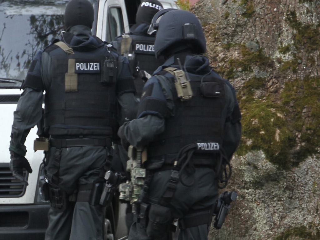 heavily armed special forces raid a drug laboratory in brandenburg