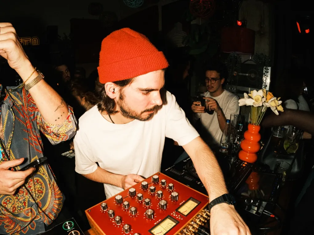 Pont Neuf feiert zehn Jahre mit Compilation „In House We Trust“